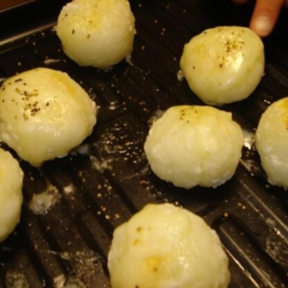 本当にモチでした～＾＾
食後に作ったにもかかわらず、息子がパクパク食べていました。
片栗粉で作れるのが手軽ですね。